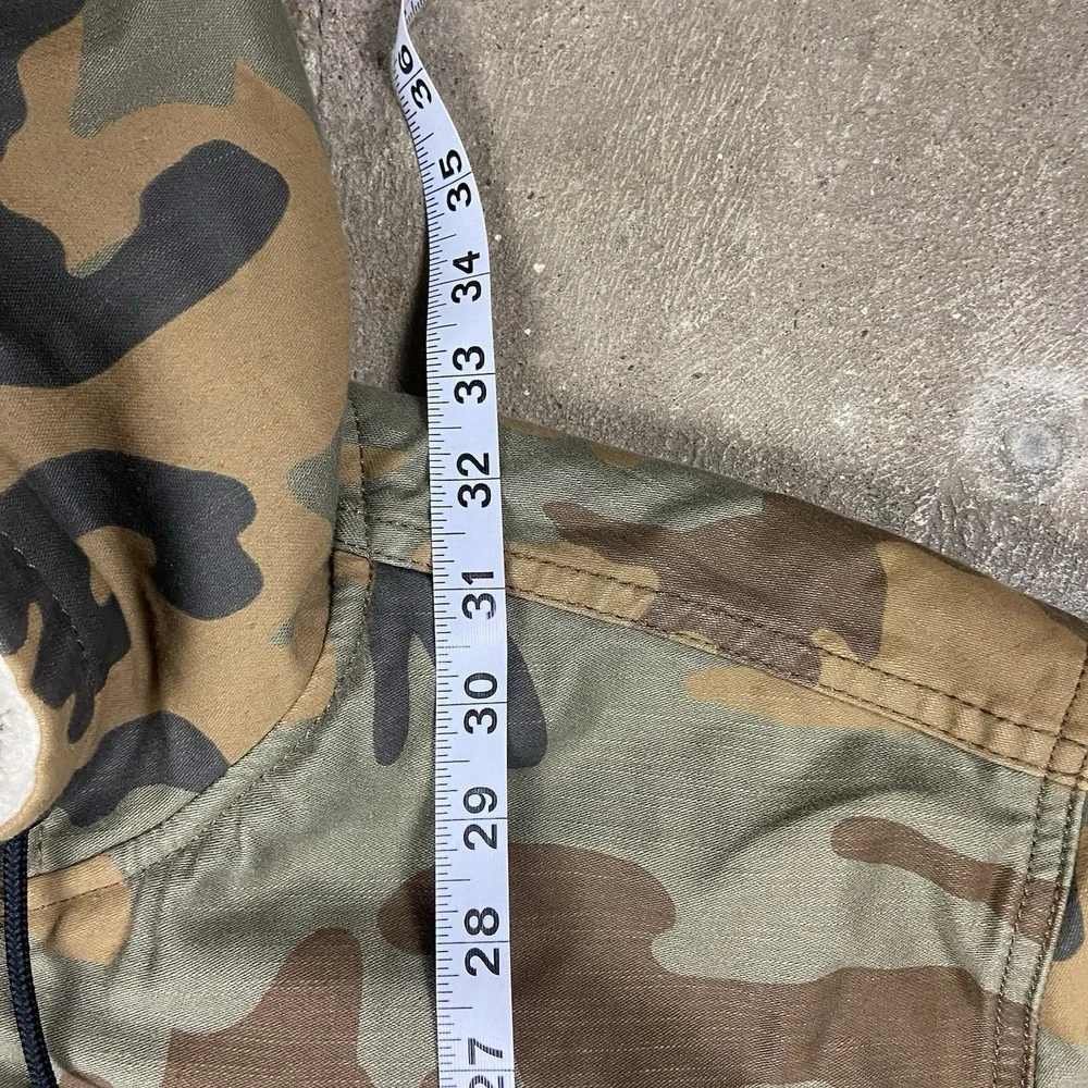 Levi's Fresh Leaves Hooded Jacket Size XL Camouflage Sherpa Lined Snap Down Coat